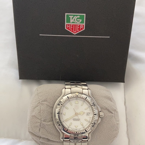 Tag Heuer 6000 Quartz Watch - Picture 3 of 16